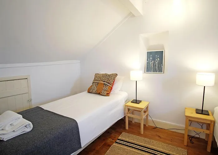 Apartment Bh4d Sunny 4th Floor With Stunning Views In Bairro Alto - Downtown