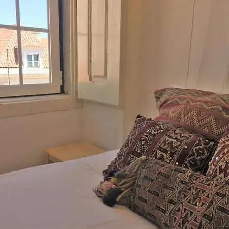 Bh4d With View Heart Of Bairro Alto * Bright 4d * 3+1 Br Appartement